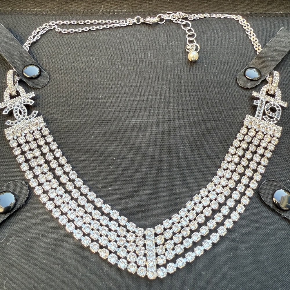 CHANEL 2022A SILVER TONE CC 19 LOGO WHITE BLACK CRYSTALS NECKLACE CHARM CHOCKER - Picture 5 of 15